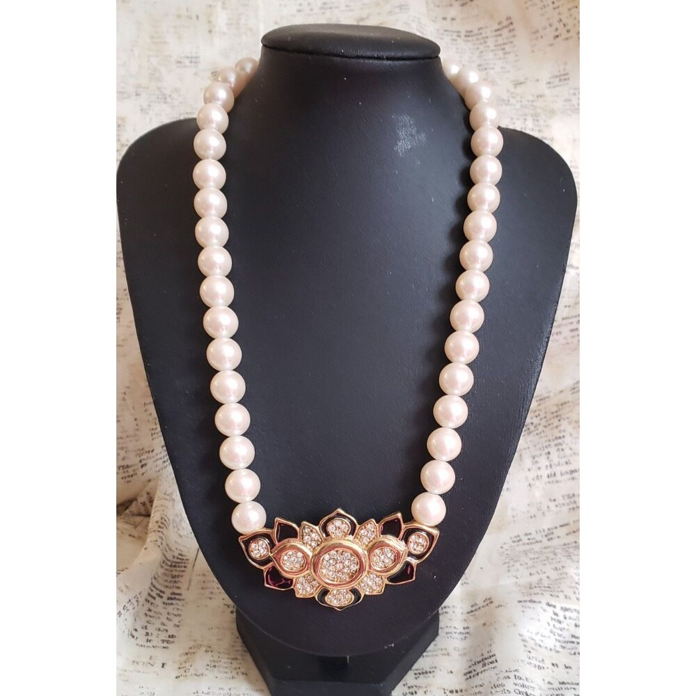 Faux Pearls w/ Black, Gold, and Rhinestone Centerpiece - Classy, Old Money